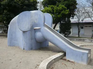 東公園象のすべり台