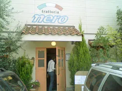 イタリア料理　nero（ネロ）建物の外観写真